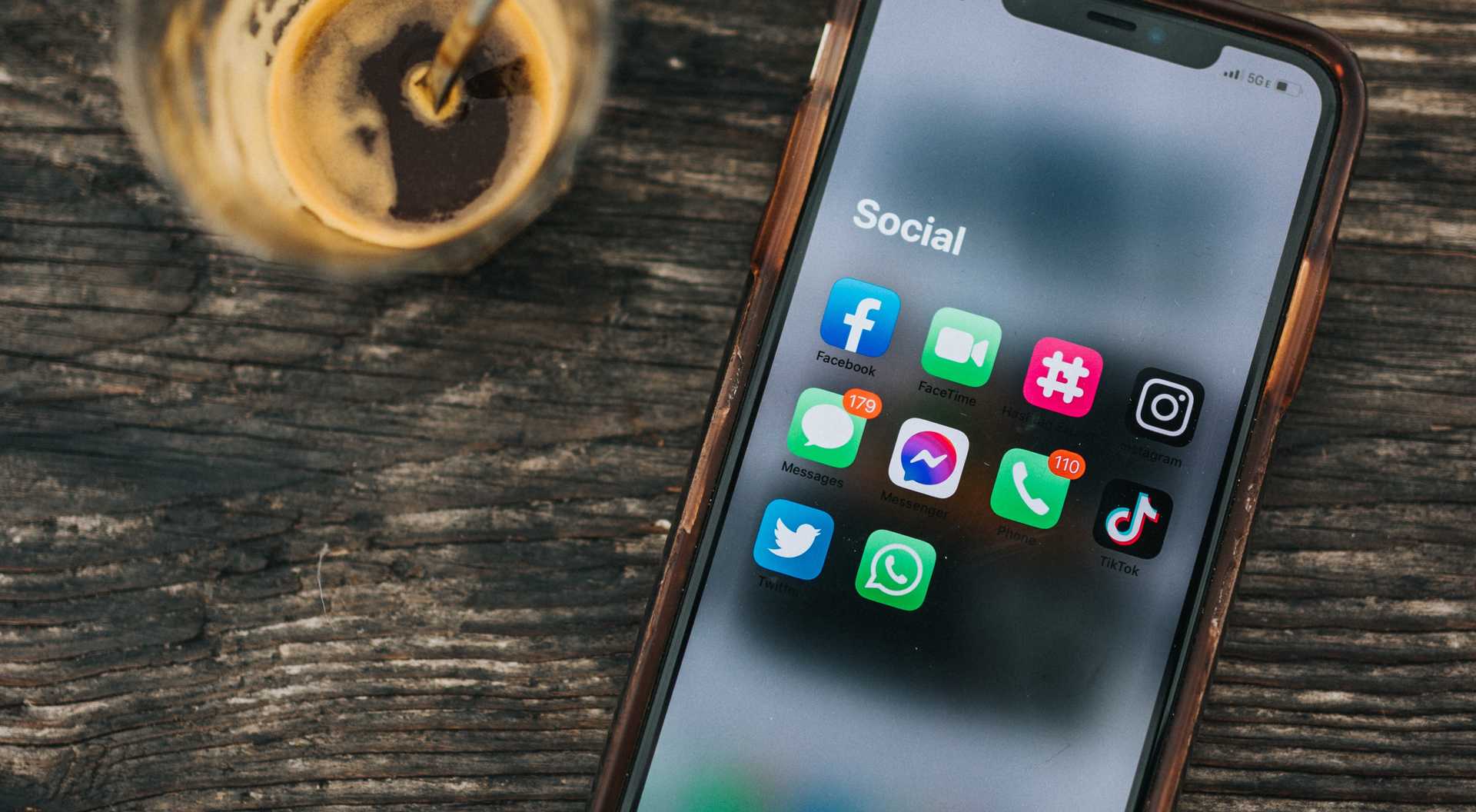 featured image thumbnail for post Does technology such as social media cause loneliness?